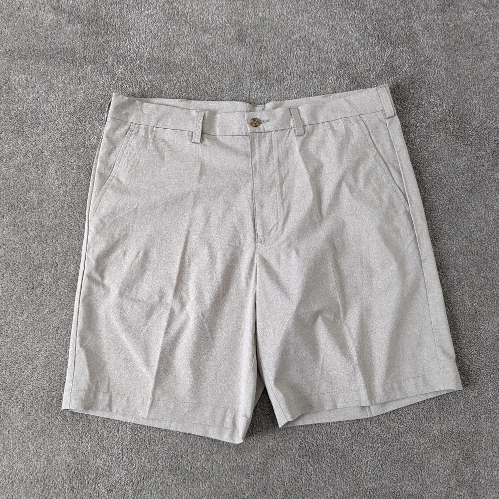 NEW PGA Tour Men's Golf Shorts Size 38 Cream Athletic Shorts